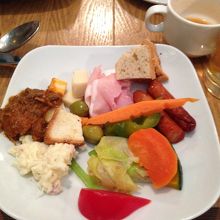 前菜をたっぷりとる