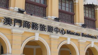 観光スポットやイベント情報、パンフレットもいただきます