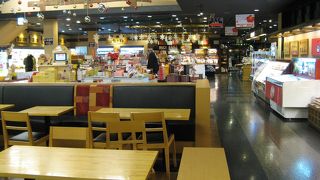 お土産販売も結構充実しています