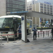 乗車券購入後は、出発のため、出発ゲートに向かいます。