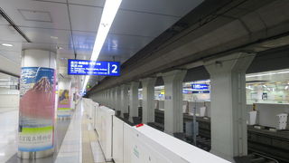 安全設計されている空港駅