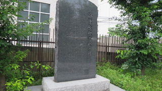 かちどき橋の資料館の前にある石碑