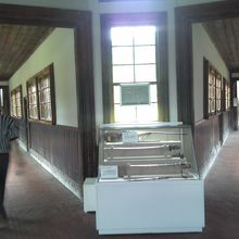 放射線状に通路がある