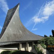 ジャンヌダルク教会、変わった形の建物です