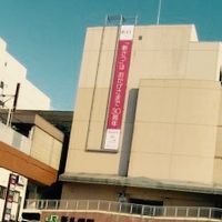 この駅ビルの上がホテルです