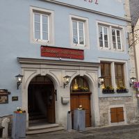 玄関と看板です