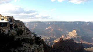 「ブライト・エンジェル・ロッジ」のルック・アウトスタジオで、ここから雄大な溪谷を見ることが出来ます。