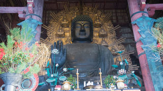 創建当時の黄金色を想像すると面白い