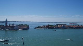 船で移動♪水は汚いですが…船の小旅行を楽しめます