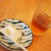 夕方の時間帯にはロビーで冷たいお茶とデザートのサービスが