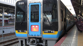 岡山から高知方面を結ぶ特急。