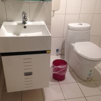 トイレ・洗面台はモダンなスタイルです