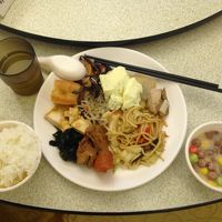 朝食はバイキング形式。まぁまぁですね。