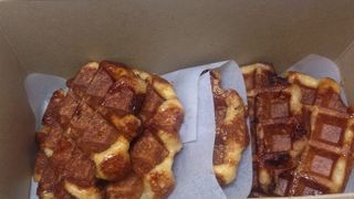 どっしりワッフル