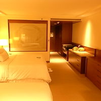 ツインの部屋だがキングサイズとダブルサイズのベッドでびっくり