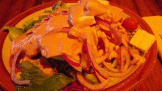 メインを頼むとサラダバーが付きます