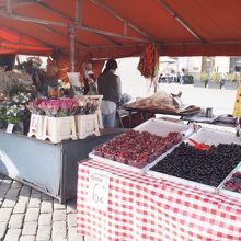 苺などは量り売りです