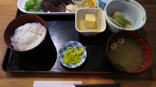 はりまや橋に近い。