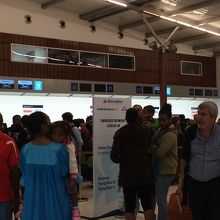 チェックインカウンター