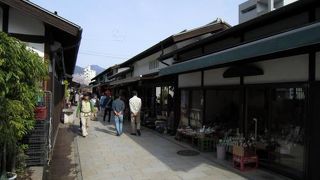 城下町の通りの一つ。