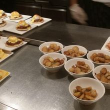 小皿スタイルでお料理が盛り付けられています。