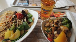 最上階のセルフレストランは、安くて眺望が良くお勧めです。