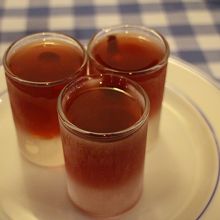 サービスで出された食後酒（アニスのリキュール）