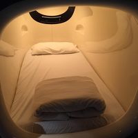 意外に狭くないです。布団は快適