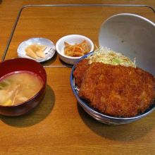 ソーツカツ丼。