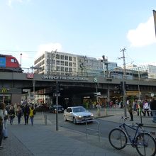 道路がフリードリヒシュトラーセです．