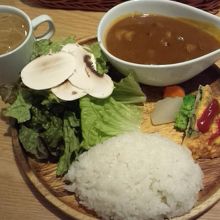 マッシュルームカレー。　ピリ辛で美味しかった!