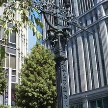 黒いお洒落な街灯のような柱です。