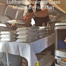 ビジネスでこの給仕はない！