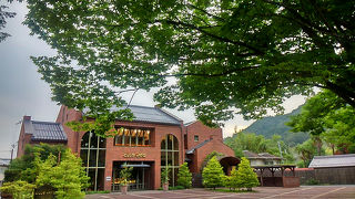 八幡神社の前にある【クラブハリエ】滋賀県のお土産代表のひとつ