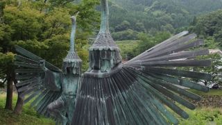 津和野の夏の風物詩である鷺舞の像