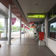 空港エントランス