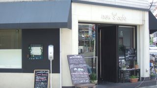 隠れ家的なこじゃれた定食カフェ