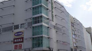 便利なショッピングモール