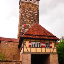 中世の街への入口…