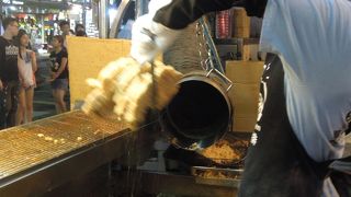 士林名物、顔と同じサイズのビッグ唐揚げ