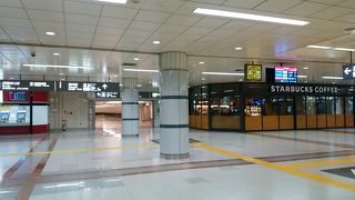 ツアーの集合場所があったので南ウィングを利用！