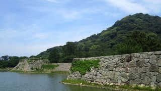 萩城の詰城があった山。