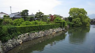 城下町をつなぐ橋。