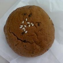 小倉あんパン、ひとつ１８３円です。