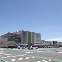 上総大路(南西)側の光景(出入口や駐車場は他にもあります)