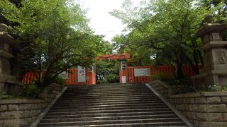 西鶴生誕350年を記念して建立