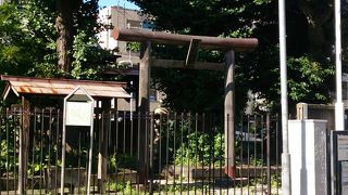 下町の住宅街にひっそりとある。