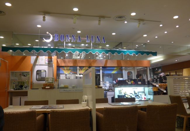 仙台駅の地下一階の商店街「エスパル」のケーキ・軽食喫茶です