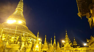 中央塔の光に注目です