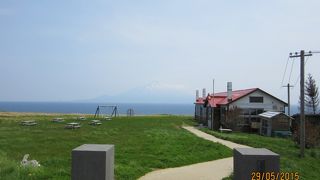 映画のロケ地で利尻富士を臨む絶景でした。